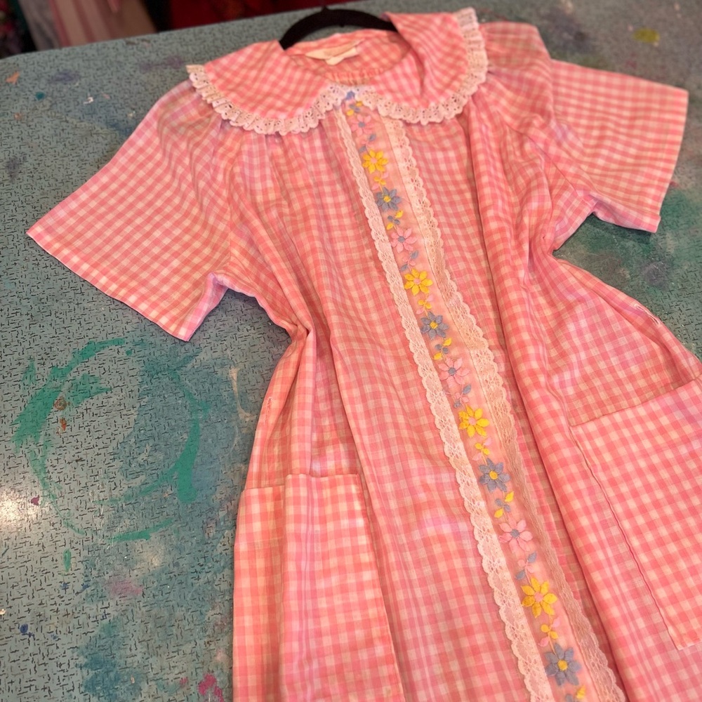 Cutest Vintage Pink Gingham Flower Robe - Picture 10 of 16